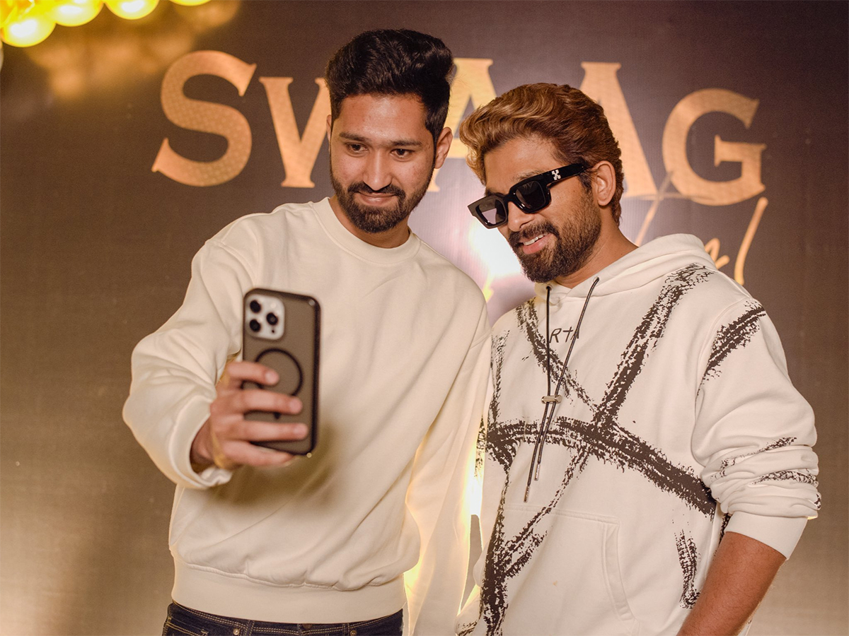 Icon Star Allu Arjun Celebrated the New Year with his staff4