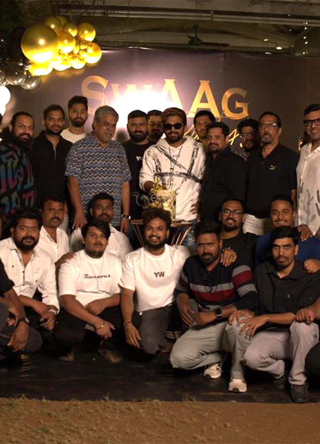 Icon Star Allu Arjun Celebrated the New Year with his staff9