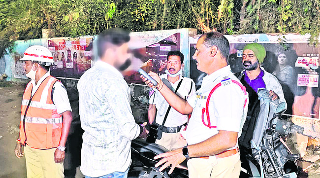 అడుగడుగునా డ్రంకెన్‌ డ్రైవ్‌ పరీక్షలు1