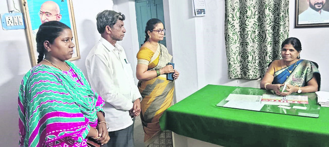 పెండింగ్‌ పనులు త్వరగా పూర్తిచేయాలి 
1