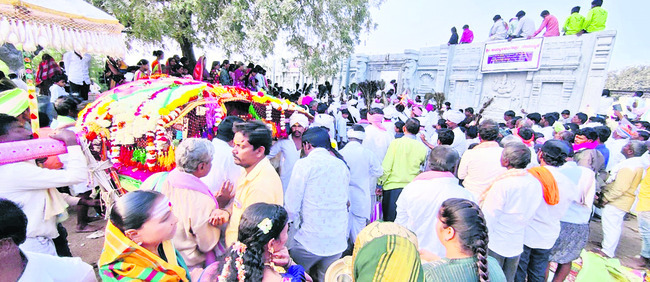 హాస్టల్‌లో విద్యార్థి శవం లభ్యం 1