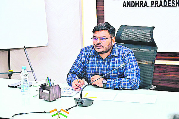 మౌలిక సదుపాయాలు కల్పించాలి
1