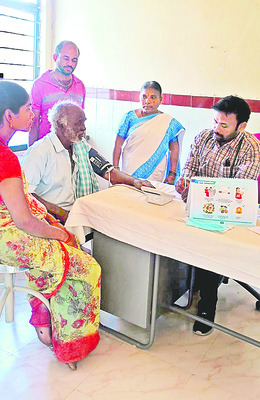 వసతుల్లేక.. సేవలు అందక1