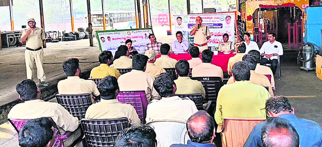 సీఎం కప్‌ పోటీలు   విజయవంతం చేయాలి
3