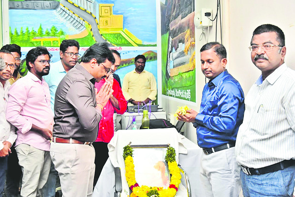 యోగి వేమనకు కలెక్టర్‌ నివాళులు
1