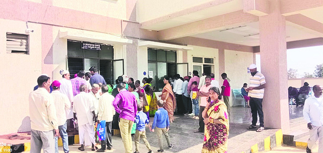 వసతుల్లేక.. సేవలు అందక2