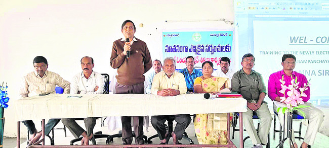 కొత్త సర్పంచులకు శిక్షణ
1