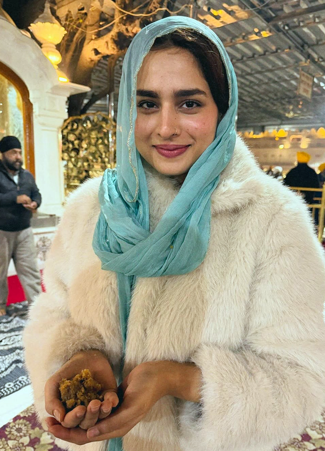 'Dhurandhar' movie beauty aayeshaa khan at the Wagah Border (Photos)2