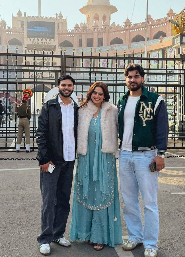 'Dhurandhar' movie beauty aayeshaa khan at the Wagah Border (Photos)11