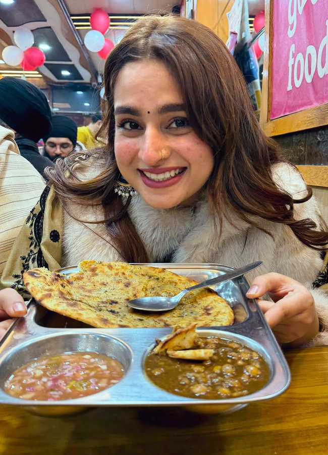 'Dhurandhar' movie beauty aayeshaa khan at the Wagah Border (Photos)15