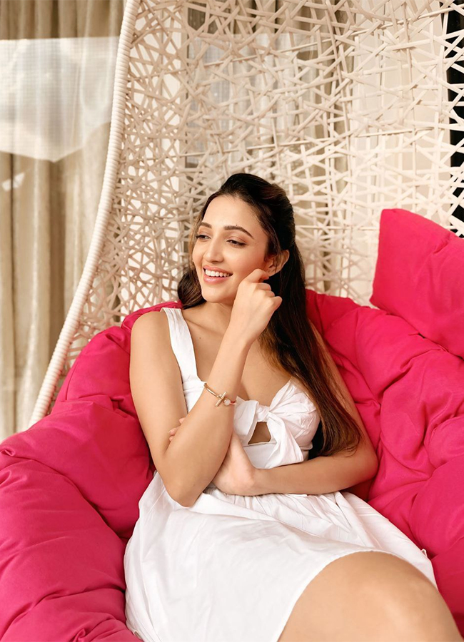 DJ Tillu Actress Neha Shetty HD Photos20