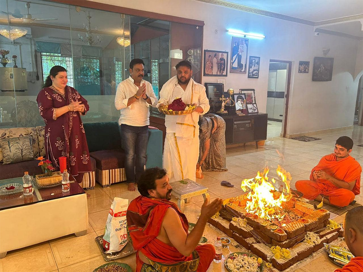 Tollywood Actor Naresh And Pavithra Birthday Celebrations7