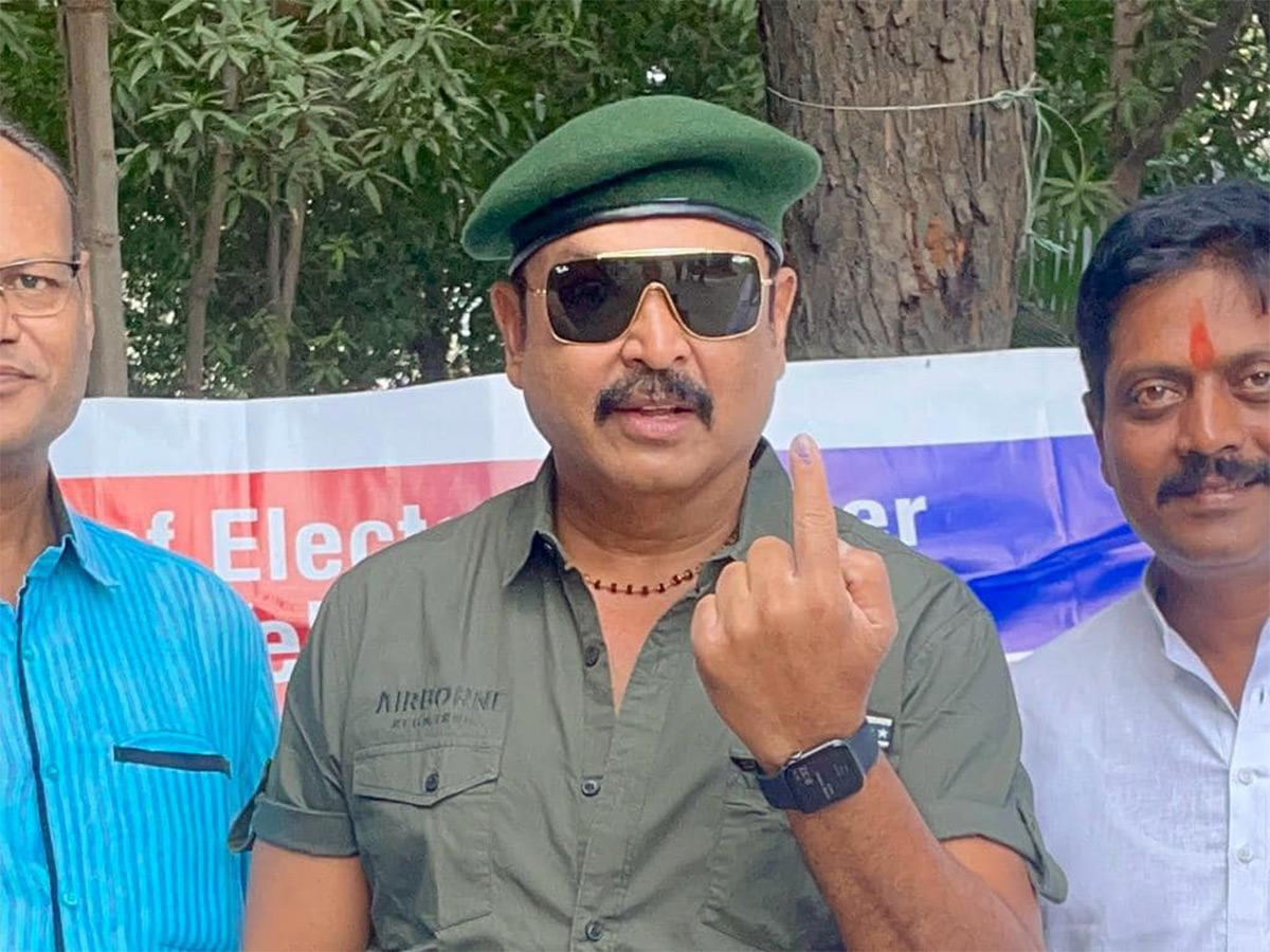 Tollywood Actor Naresh And Pavithra Birthday Celebrations8