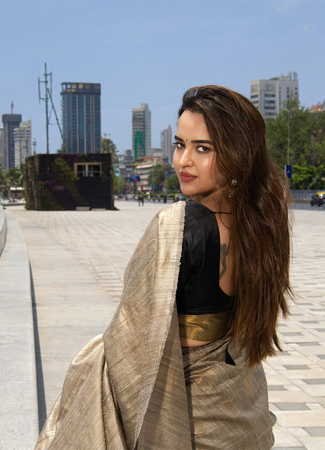 Tollywood Actress Pujita Ponnada HD Viral Photos16