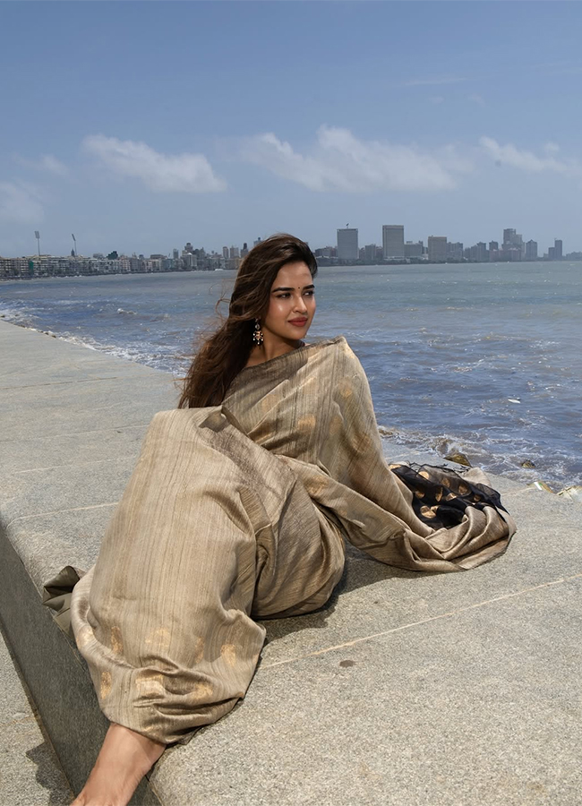 Tollywood Actress Pujita Ponnada HD Viral Photos20