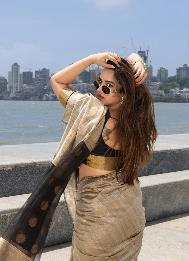 Tollywood Actress Pujita Ponnada HD Viral Photos3