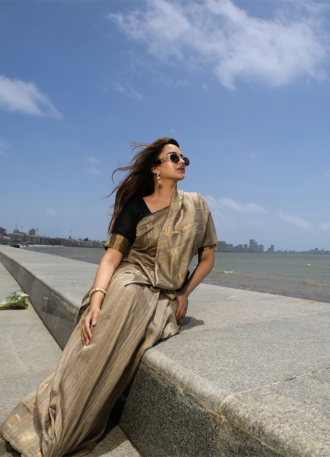 Tollywood Actress Pujita Ponnada HD Viral Photos4