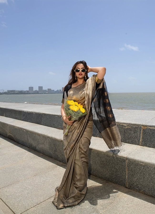 Tollywood Actress Pujita Ponnada HD Viral Photos6