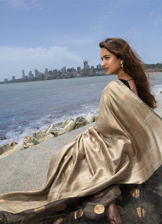 Tollywood Actress Pujita Ponnada HD Viral Photos7