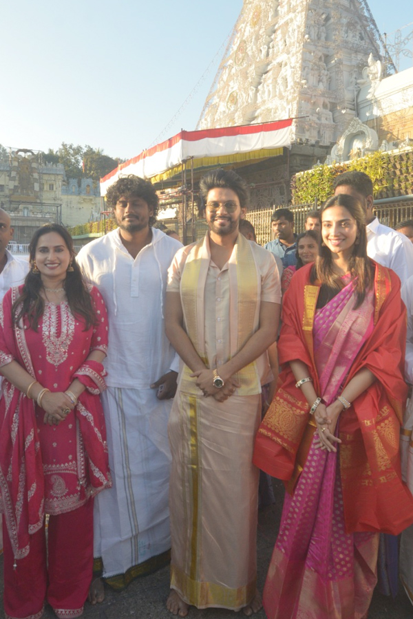Tollywood Celebrities Visited Tirumala Srivari Temple PHotos2