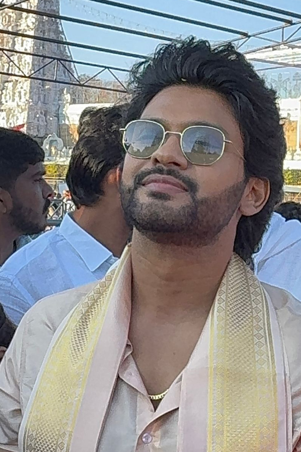 Tollywood Celebrities Visited Tirumala Srivari Temple PHotos11