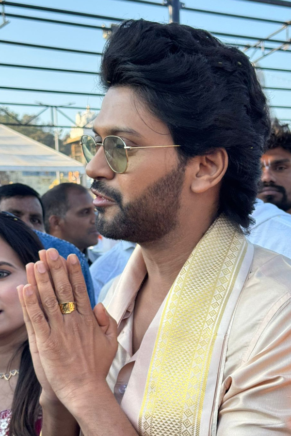 Tollywood Celebrities Visited Tirumala Srivari Temple PHotos12