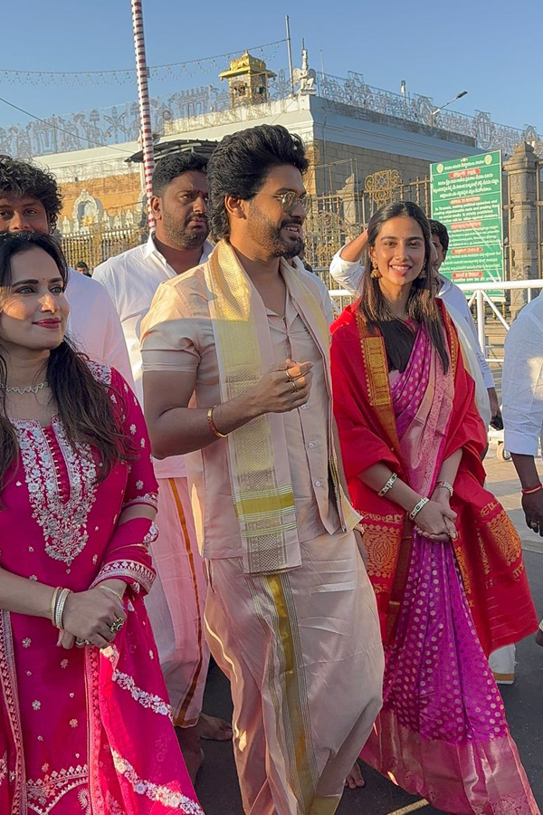 Tollywood Celebrities Visited Tirumala Srivari Temple PHotos16