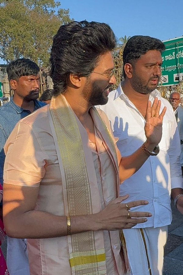 Tollywood Celebrities Visited Tirumala Srivari Temple PHotos19