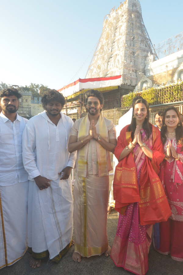 Tollywood Celebrities Visited Tirumala Srivari Temple PHotos3