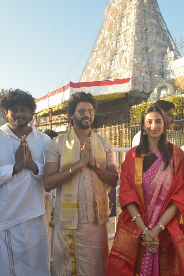 Tollywood Celebrities Visited Tirumala Srivari Temple PHotos5