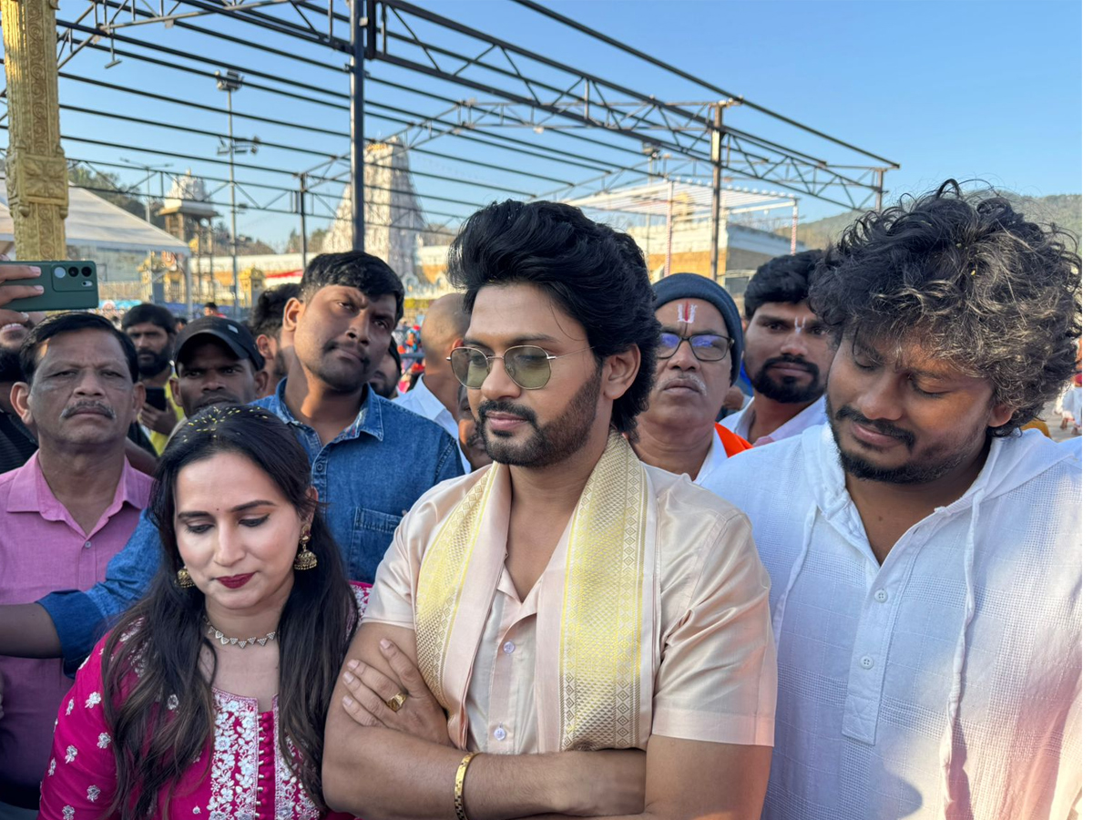 Tollywood Celebrities Visited Tirumala Srivari Temple PHotos8