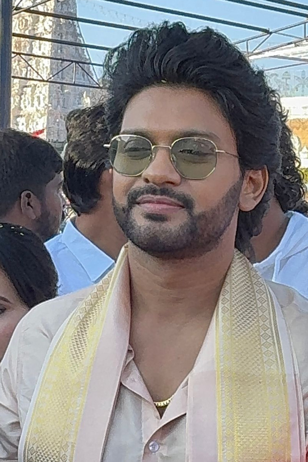 Tollywood Celebrities Visited Tirumala Srivari Temple PHotos10