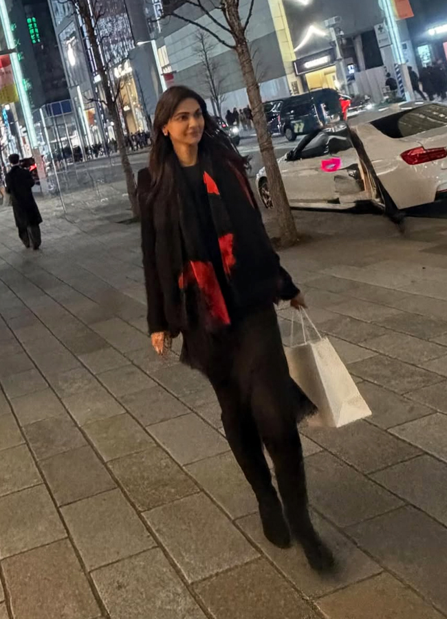 Allu Arjun's family on a trip to Japan (Photos)2