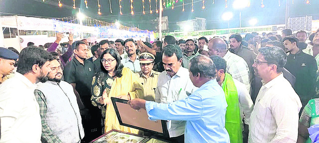 ప్రారంభమైన నిర్మల్‌ ఉత్సవాలు1