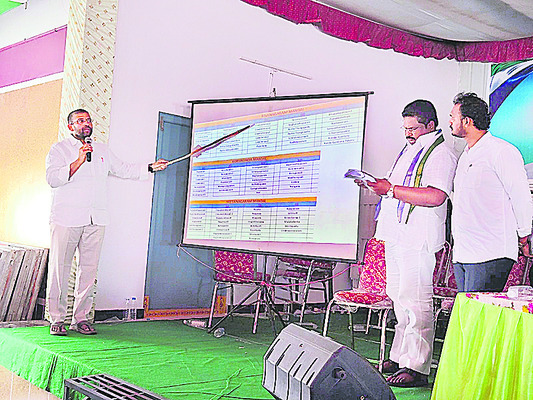 కార్యకర్తలకే పెద్ద పీట2