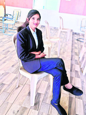 న్యాయ విద్యార్థిని ఆత్మహత్య 1