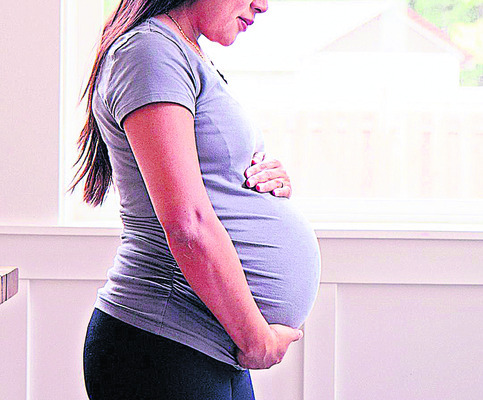 చిన్నారి తల్లులు.. బతుకంతా చీకటి 3