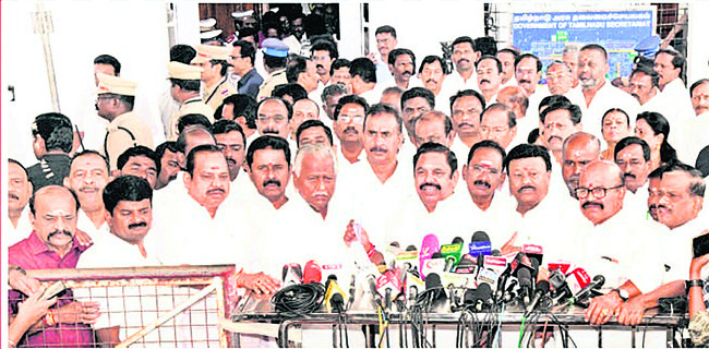 అసెంబ్లీ నుంచి మరోమారు గవర్నర్‌ ఆర్‌ఎన్‌ రవి వాకౌట్‌ 
2