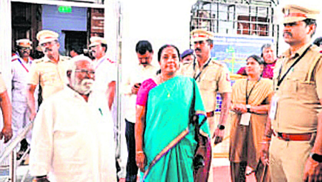 అసెంబ్లీ నుంచి మరోమారు గవర్నర్‌ ఆర్‌ఎన్‌ రవి వాకౌట్‌ 
4