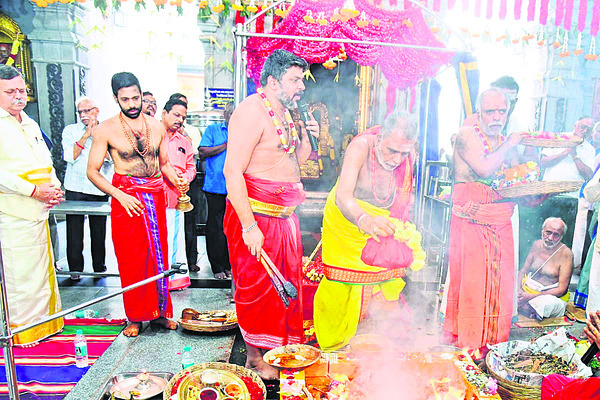 భక్తిశ్రద్ధలతో వాసవాంబ ఆత్మార్పణ దినోత్సవం 1