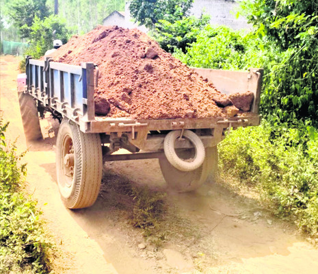 రాజవరం గడ్డ.. అక్రమార్కుల అడ్డా2