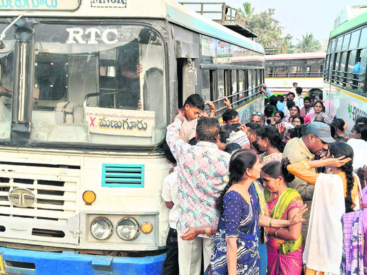 ప్రయాణికుల రద్దీ1