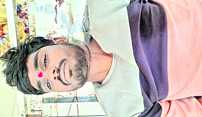 రోడ్డు ప్రమాదంలో  ఇద్దరికి గాయాలు  1