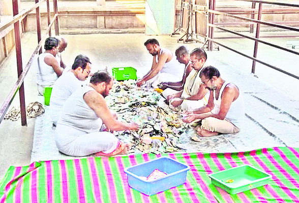 4న పెంపుడు కుక్కల ప్రదర్శన 
2