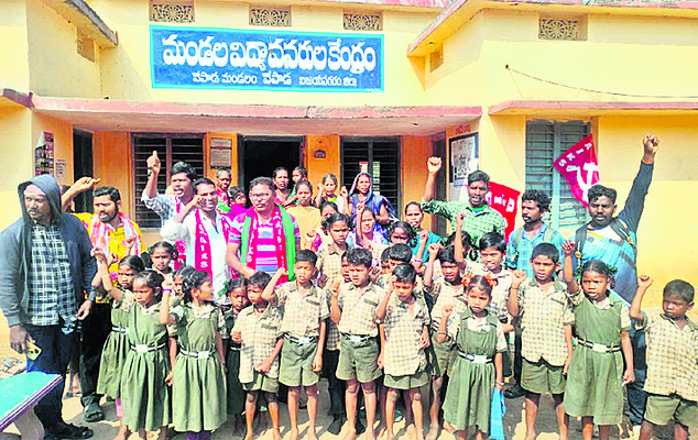 చెట్ల కింద బోధన ఎన్నాళ్లు..? 1