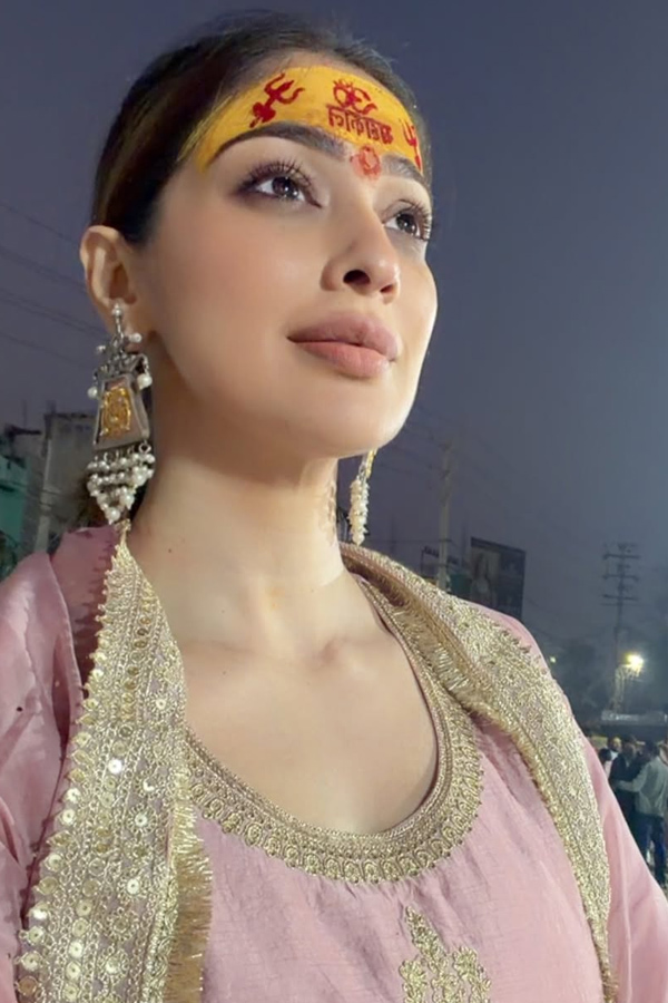 Actress Raai Laxmi worships At Ujjain Mahakaleshwar temple Photos13