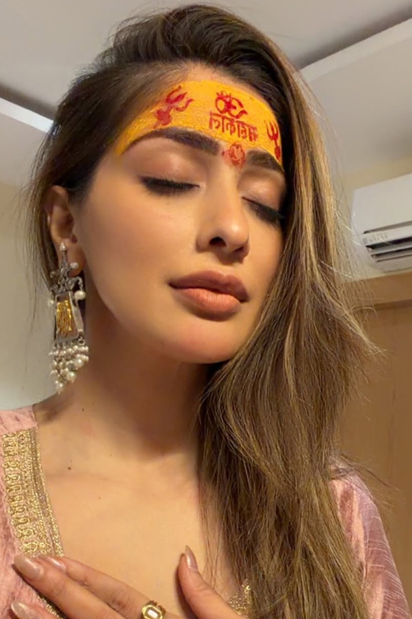 Actress Raai Laxmi worships At Ujjain Mahakaleshwar temple Photos15