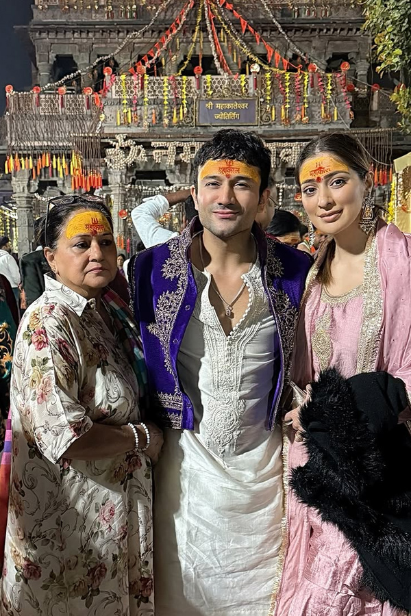 Actress Raai Laxmi worships At Ujjain Mahakaleshwar temple Photos16