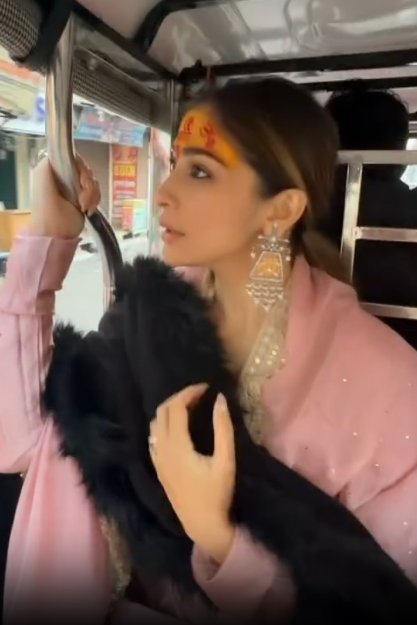 Actress Raai Laxmi worships At Ujjain Mahakaleshwar temple Photos17