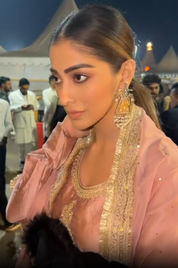 Actress Raai Laxmi worships At Ujjain Mahakaleshwar temple Photos3